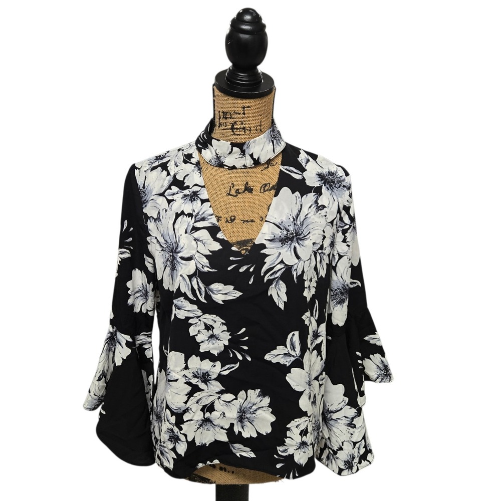 GB Women's M Bell Sleeve Blouse w Open Choker Neck Line Black & White Floral EUC